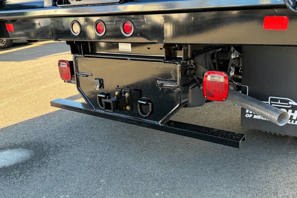 2024 Ford F-350 Super Duty Chassis Cab XLT - Photo 19