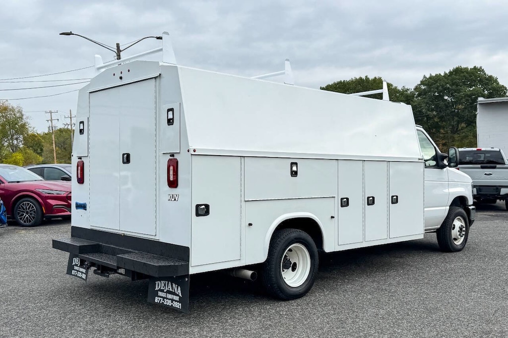 Used 2024 Ford E-450 Cutaway E 450 SD 2dr 158 in. WB DRW Cutaway Chassis Truck
