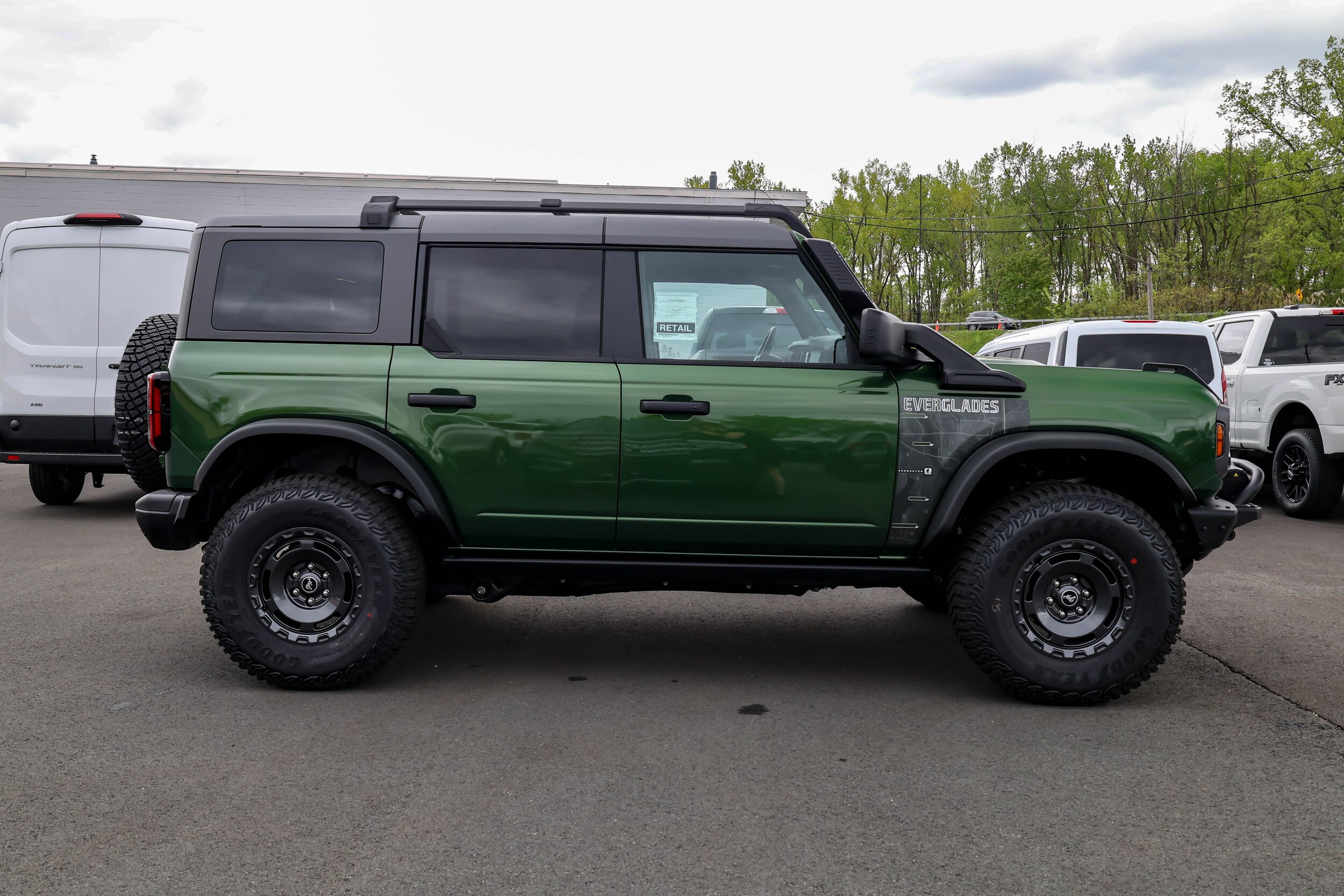 2024 Ford Bronco Everglades photo 2