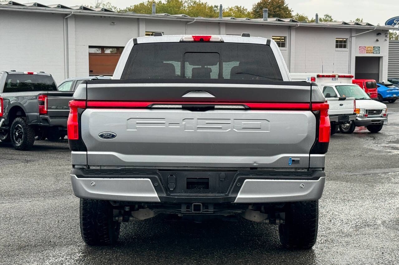 2022 Ford F-150 Lightning Lariat photo 4