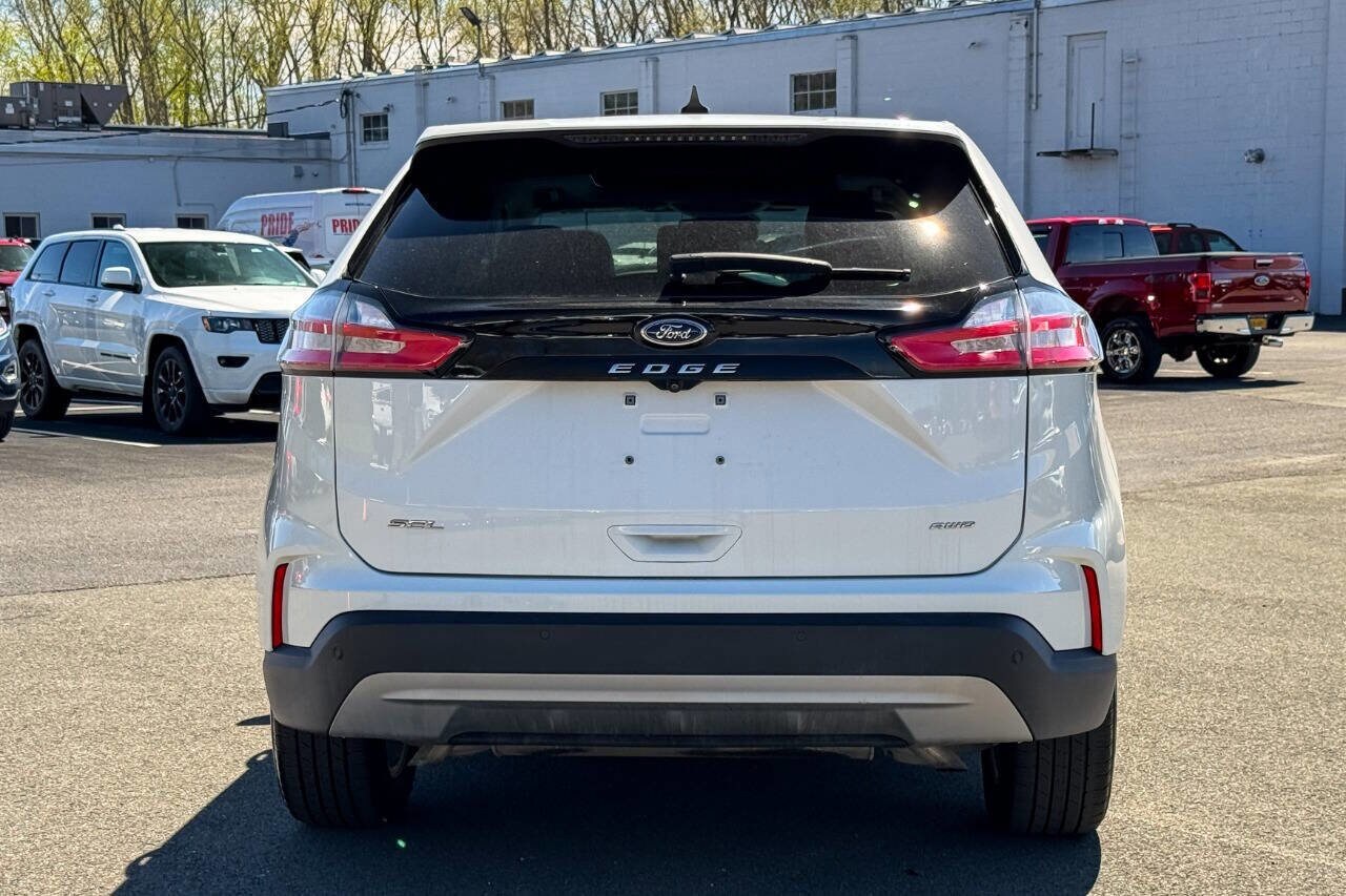 2021 Ford Edge SEL photo 4