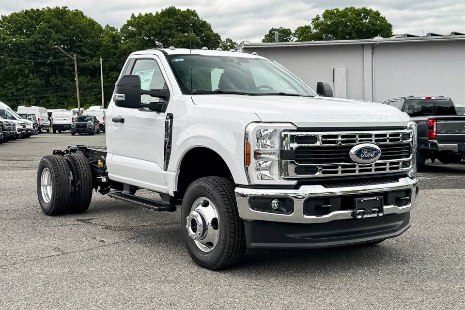 2026 Ford F-350 Super Duty Chassis Cab