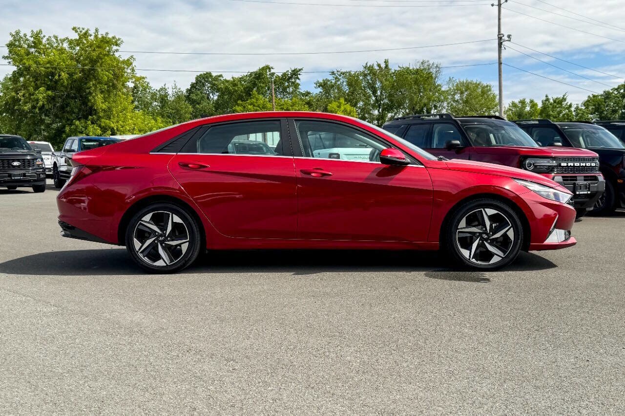 2023 Hyundai Elantra Limited photo 2