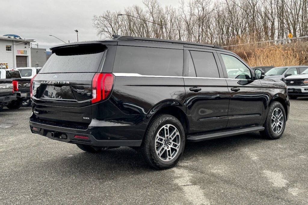 Used 2025 Ford Expedition MAX Active 4x4 4dr SUV SUV