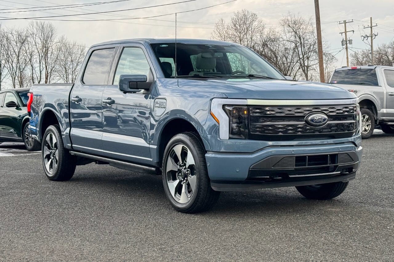 2023 Ford F-150 Lightning Platinum's photo