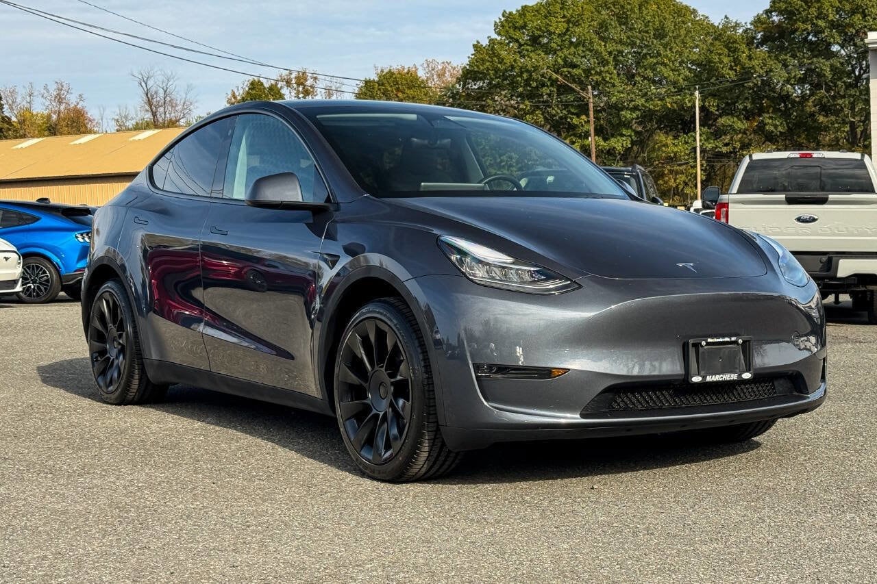 2023 Tesla Model Y Long Range's photo