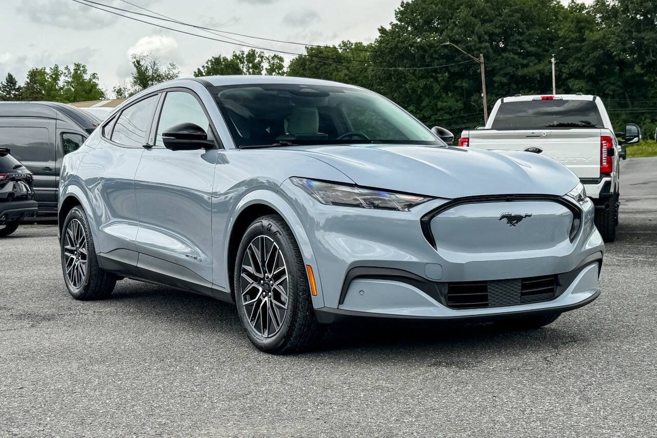 2025 Ford Mustang-Mach-e Premium's photo