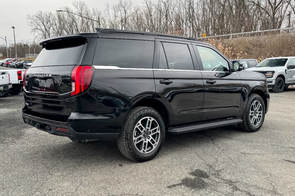 Used 2025 Ford Expedition Active SUV