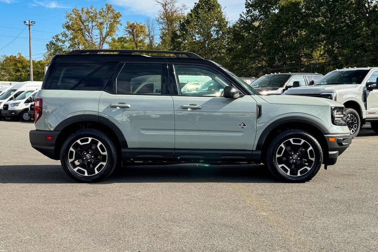 2022 Ford Bronco Sport Outer Banks photo 2