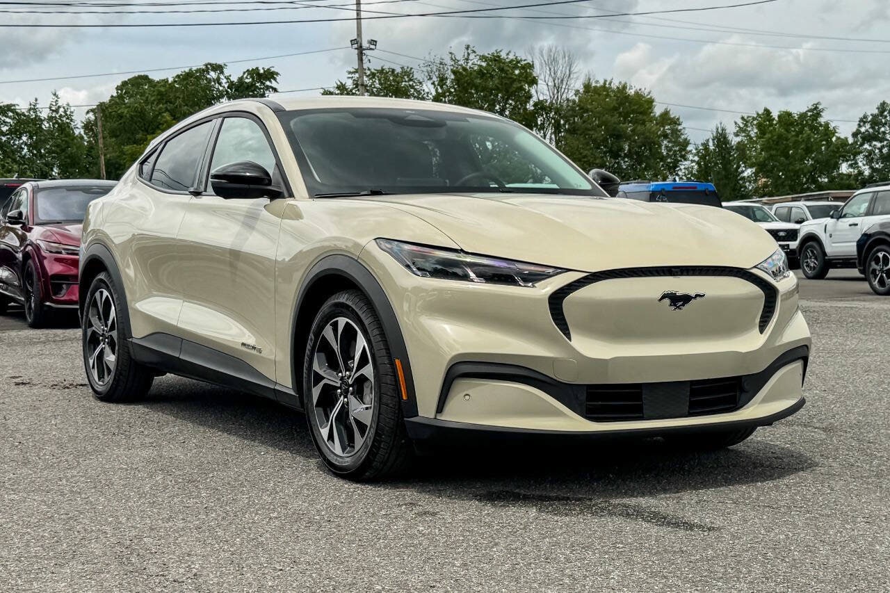 2025 Ford Mustang-Mach-e Select's photo