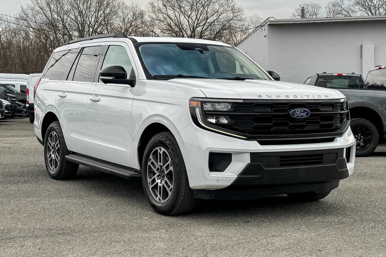 2025 Ford Expedition Active 4x4's photo