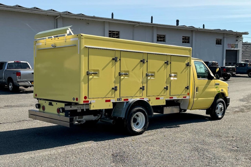 Used 2022 Ford E-450 Cutaway E 450 SD 2dr Commercial/Cutaway/Chassis 138 176 in Truck