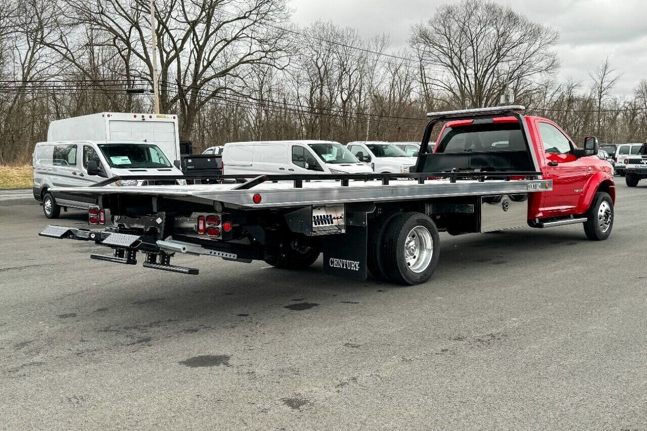 2024 Ram 5500 SLT photo 3