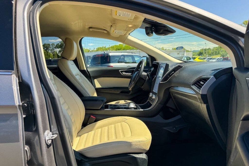 2022 Ford Edge SEL - Photo 9