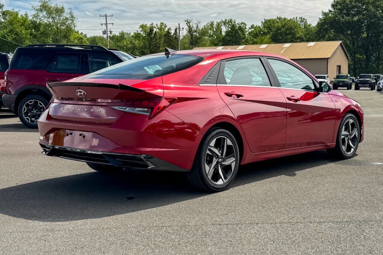 2023 Hyundai Elantra Limited photo 3