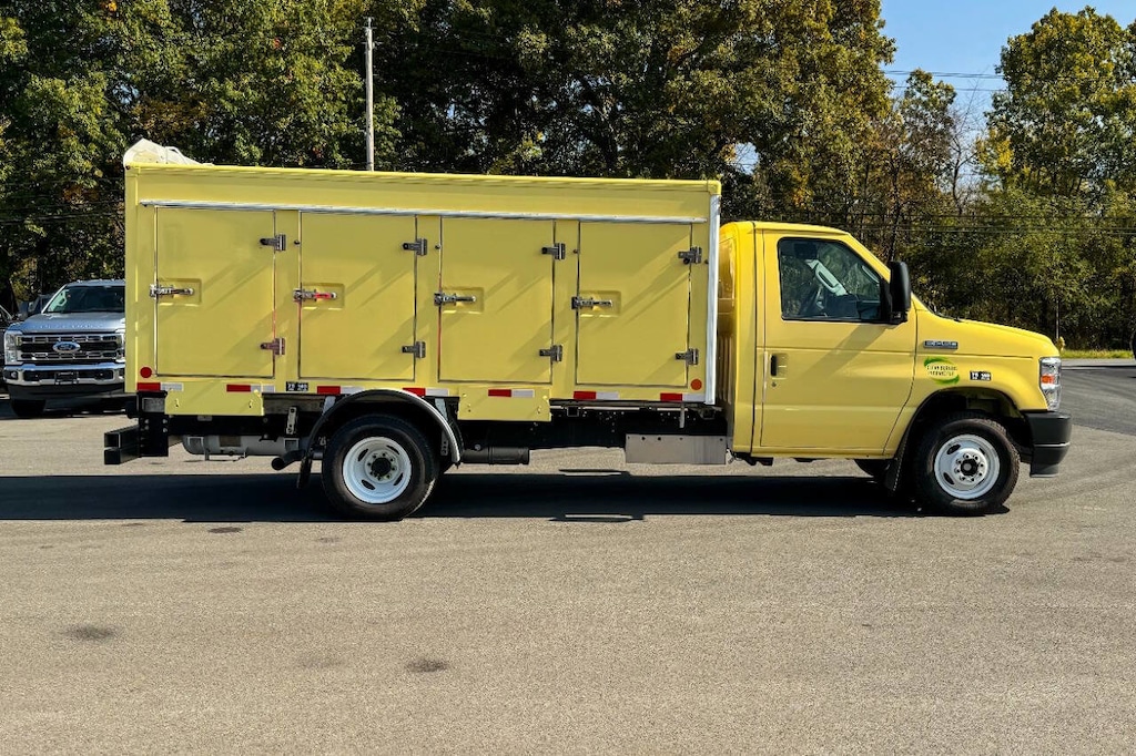 Used 2022 Ford E-450 Cutaway E 450 SD 2dr Commercial/Cutaway/Chassis 138 176 in Truck