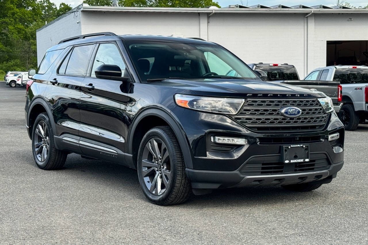 2023 Ford Explorer XLT 4WD's photo