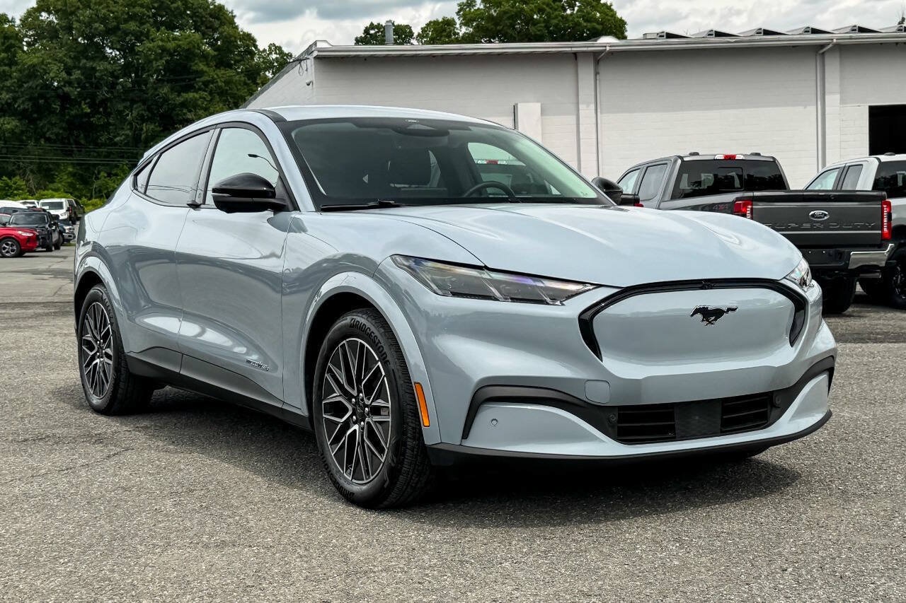 2025 Ford Mustang-Mach-e Premium's photo