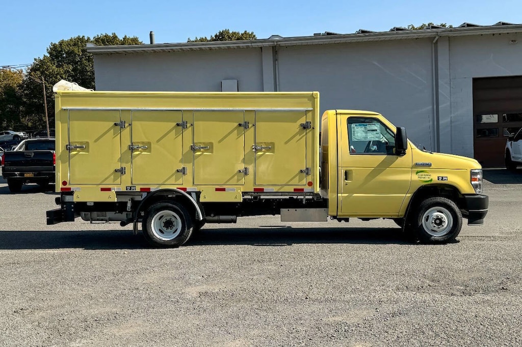Used 2022 Ford E-450 Cutaway E 450 SD 2dr Commercial/Cutaway/Chassis 138 176 in Truck