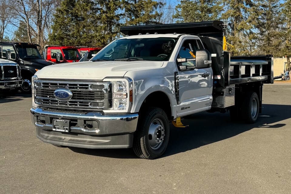 2024 Ford F-350 Super Duty Chassis Cab XLT - Photo 7