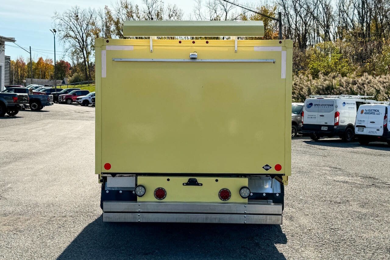 2022 Ford E-450 Cutaway photo 4