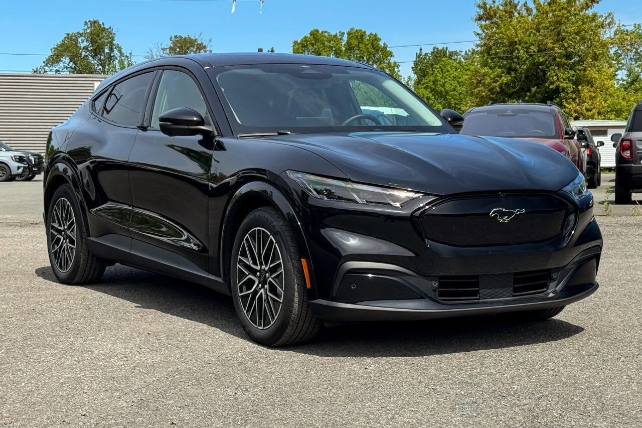2025 Ford Mustang-Mach-e Premium's photo