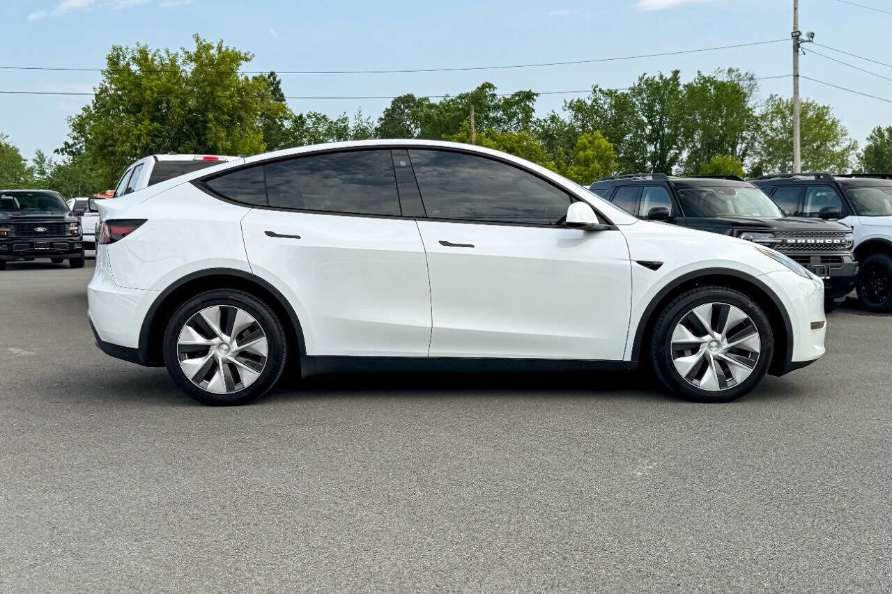 2023 Tesla Model Y Long Range photo 2