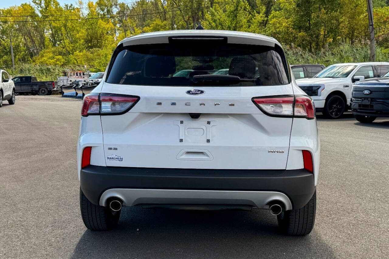 2022 Ford Escape SE photo 3