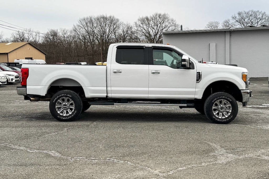Used 2017 Ford F-250 XLT 4x4 4dr Crew Cab 6.8 ft. SB Pickup Truck Crew Cab