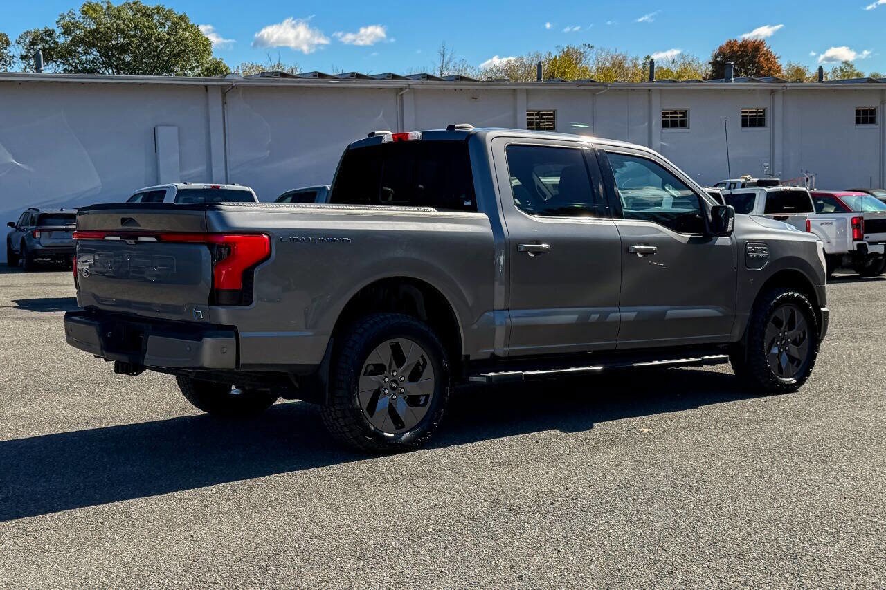 2023 Ford F-150 Lightning Lariat photo 3