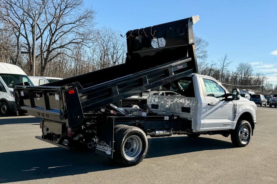 2024 Ford F-350 XLT photo 3