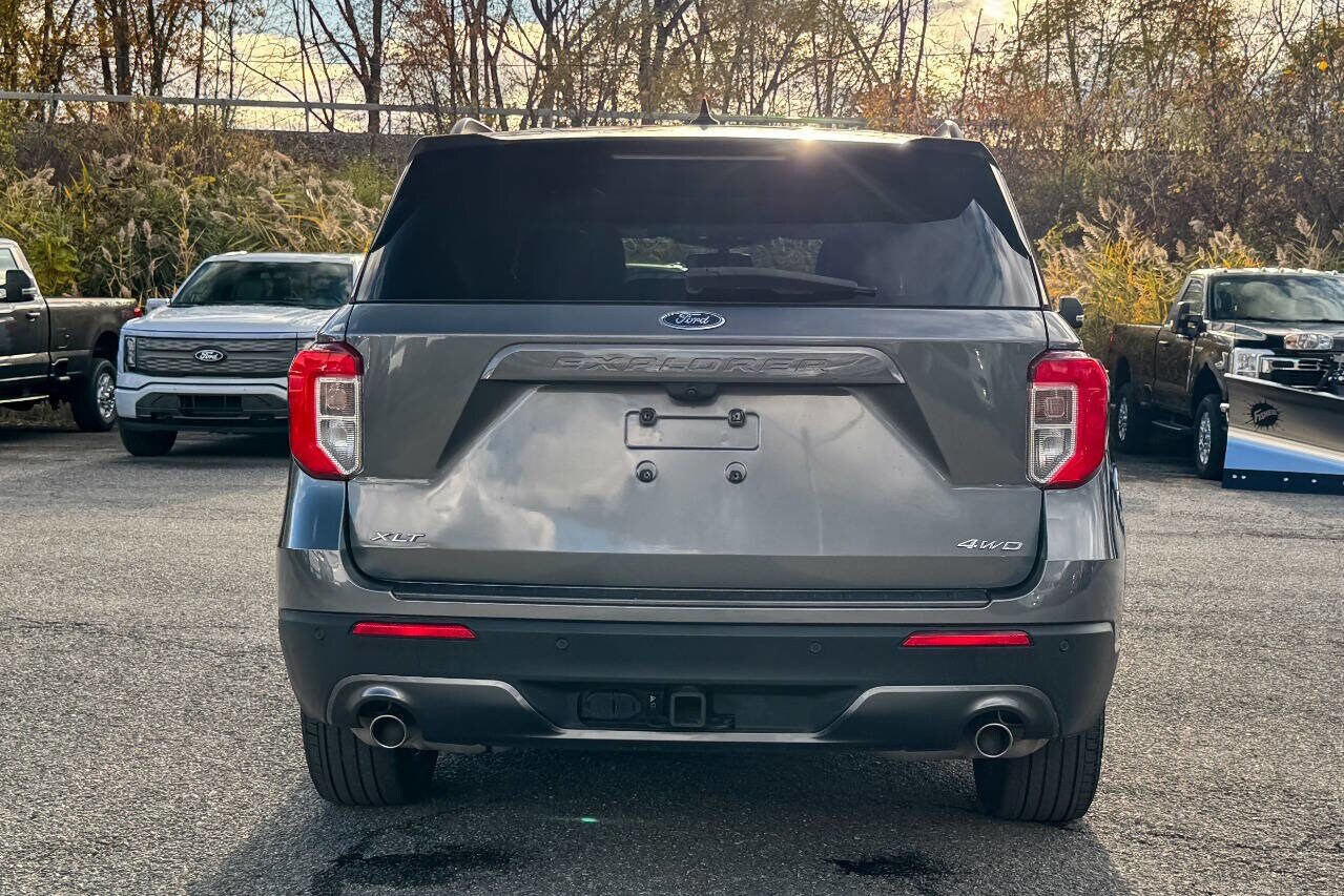 2022 Ford Explorer XLT photo 2