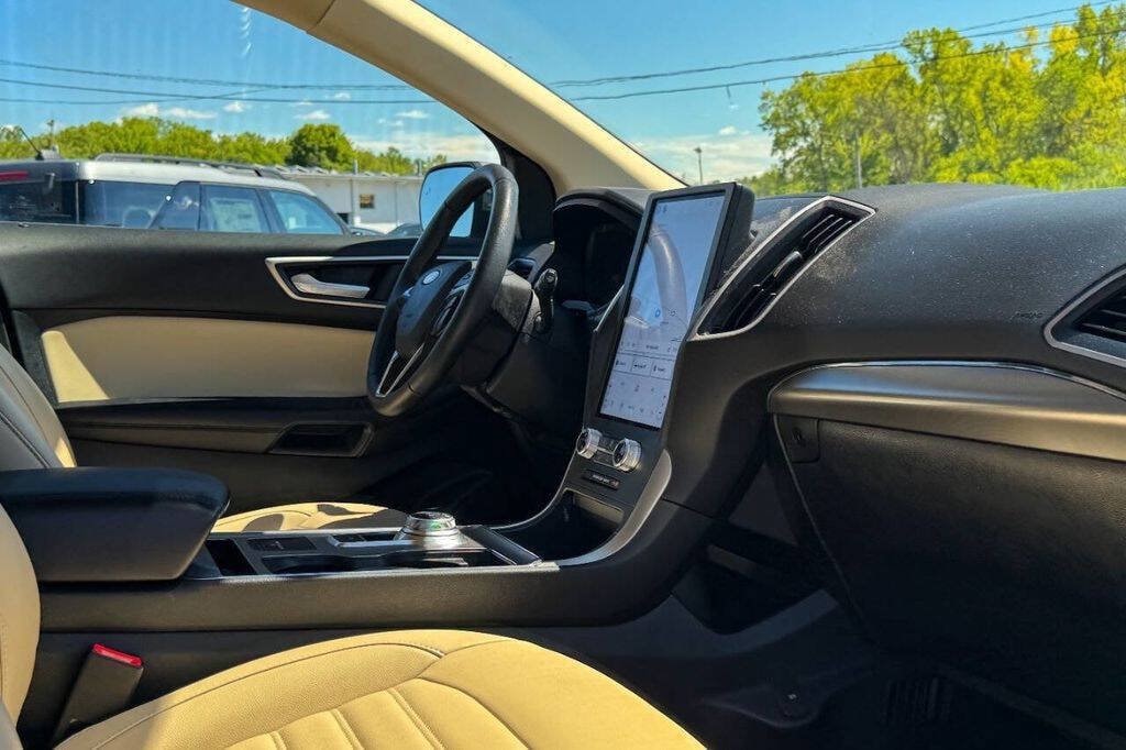 2022 Ford Edge SEL - Photo 10