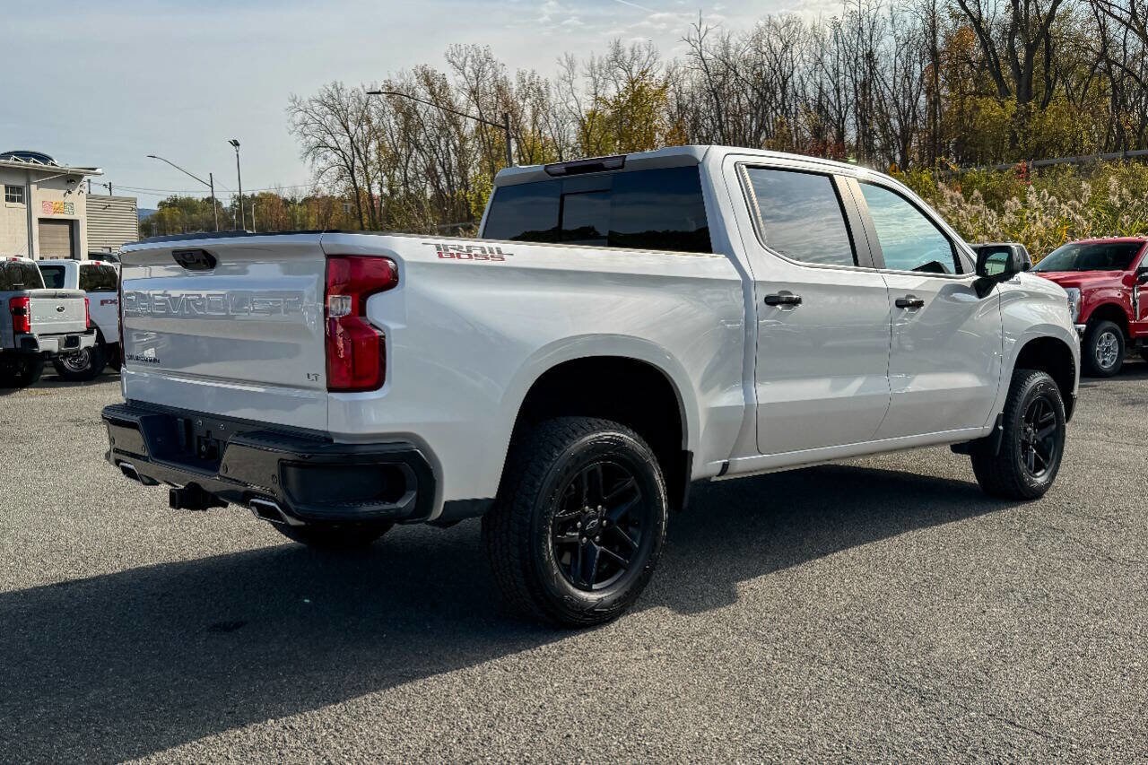 2022 Chevrolet Silverado 1500 LT Trail Boss photo 3