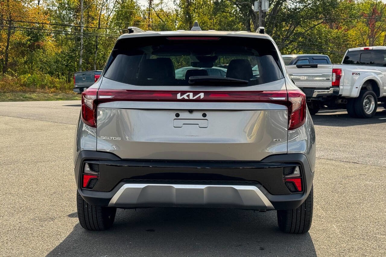 2024 Kia Seltos S photo 3