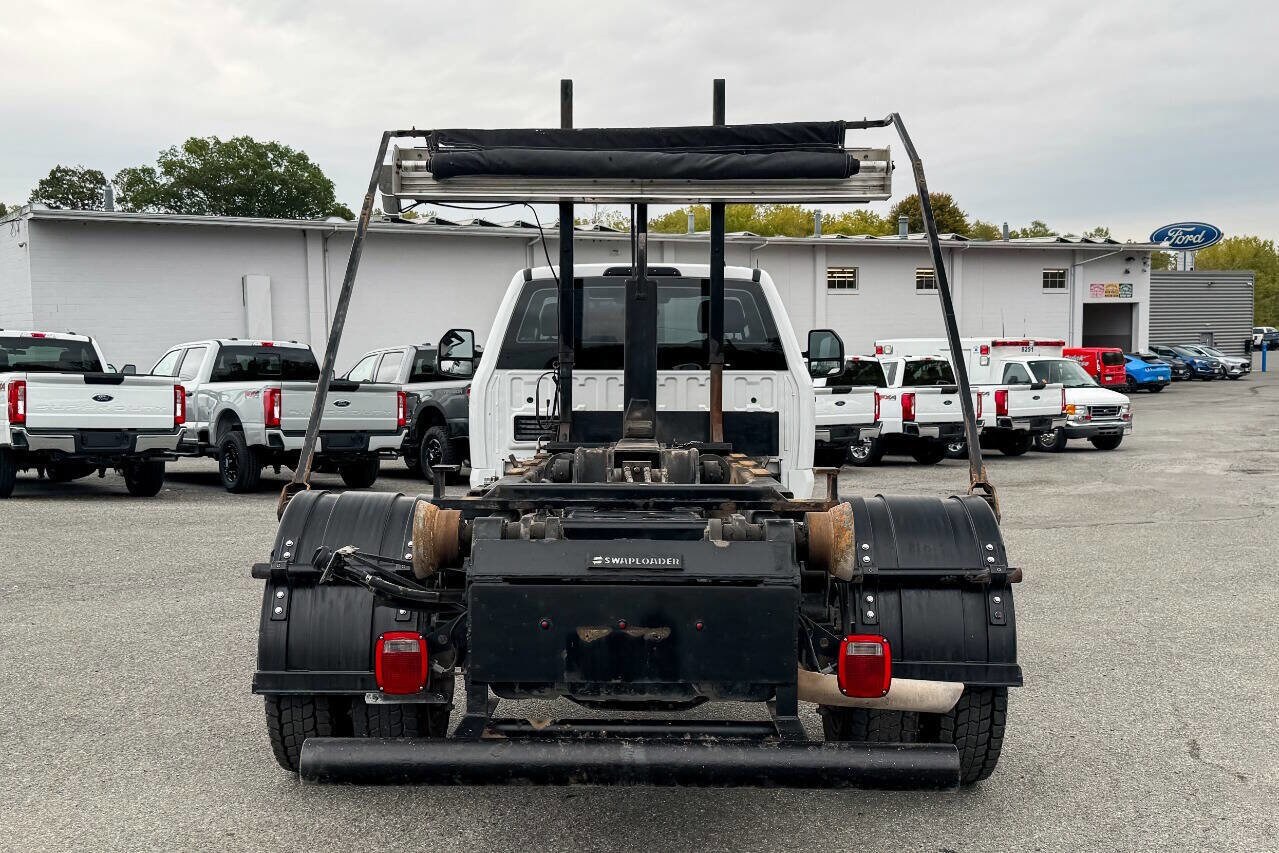 2022 Ford F-600 photo 4