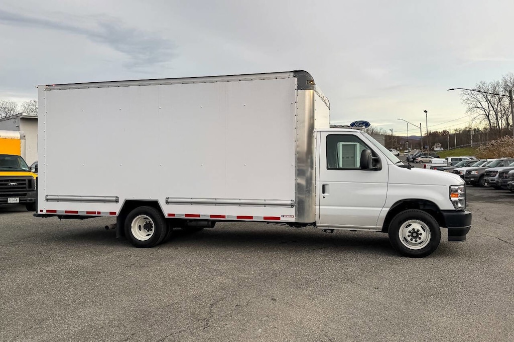 Used 2024 Ford E-350 Cutaway E 350 SD 2dr 176 in. WB DRW Cutaway Chassis Truck