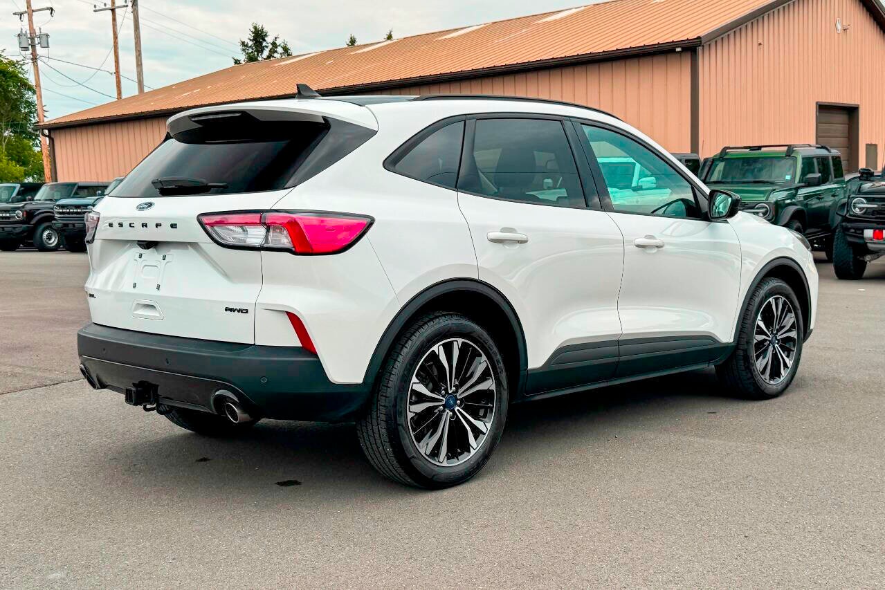 2022 Ford Escape SEL photo 3