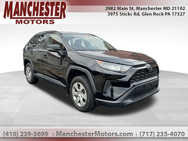 2021 Toyota RAV4 LE's photo