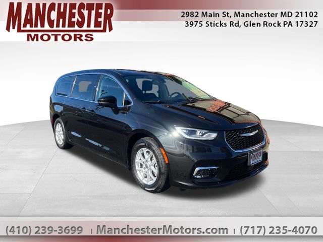 2023 Chrysler Pacifica Touring L's photo