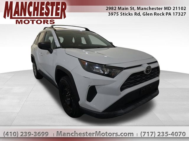 2021 Toyota RAV4 LE's photo