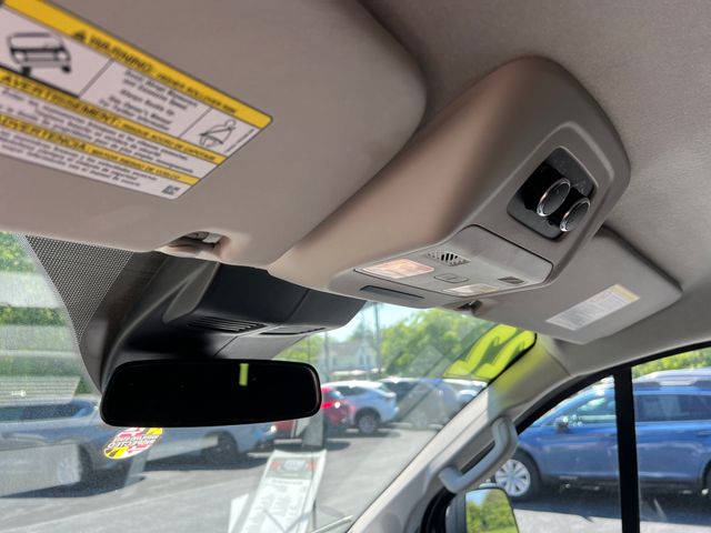 2022 Ford Transit Passenger Van XLT - Photo 25