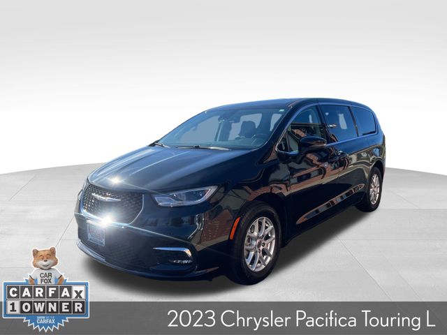 2023 Chrysler Pacifica Touring L photo 3