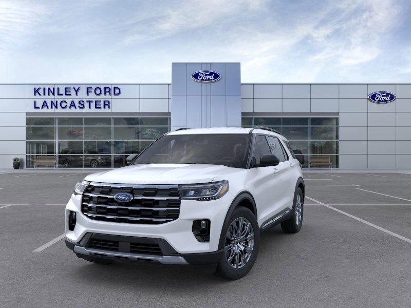 2025 Ford Explorer photo 2