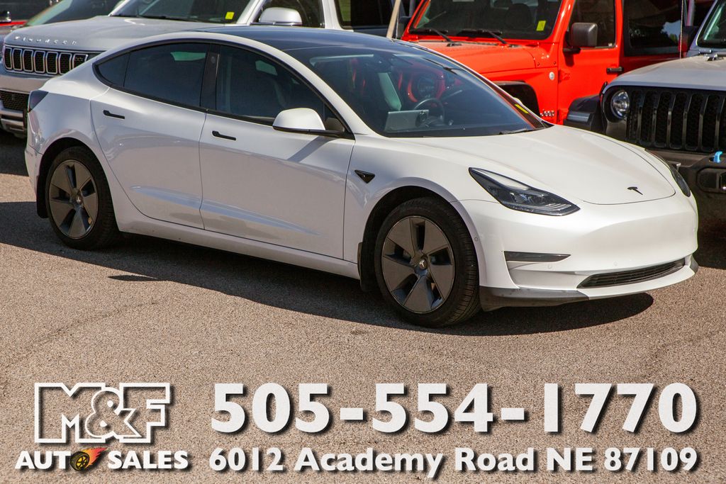 2022 Tesla Model 3 Standard Range Plus's photo