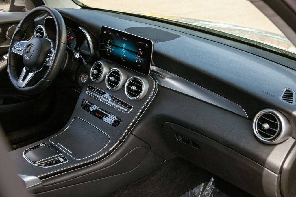 2022 Mercedes-Benz GLC GLC300 - Photo 11