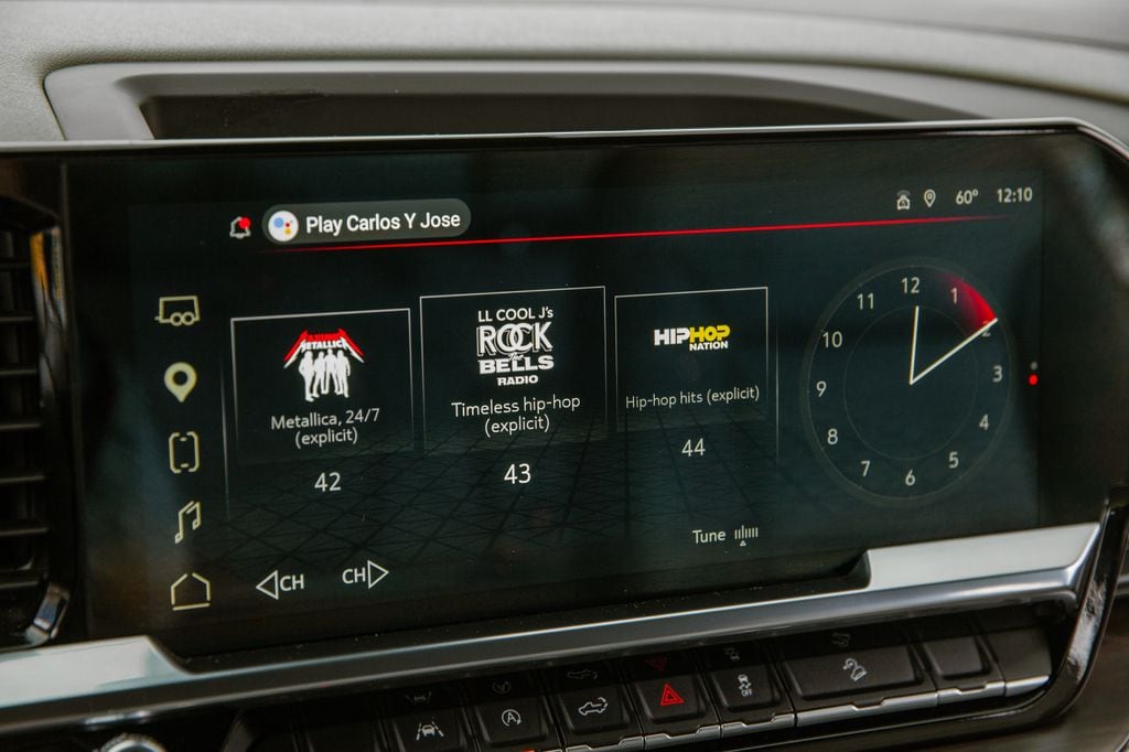 2023 GMC Sierra 1500 SLT - Photo 17