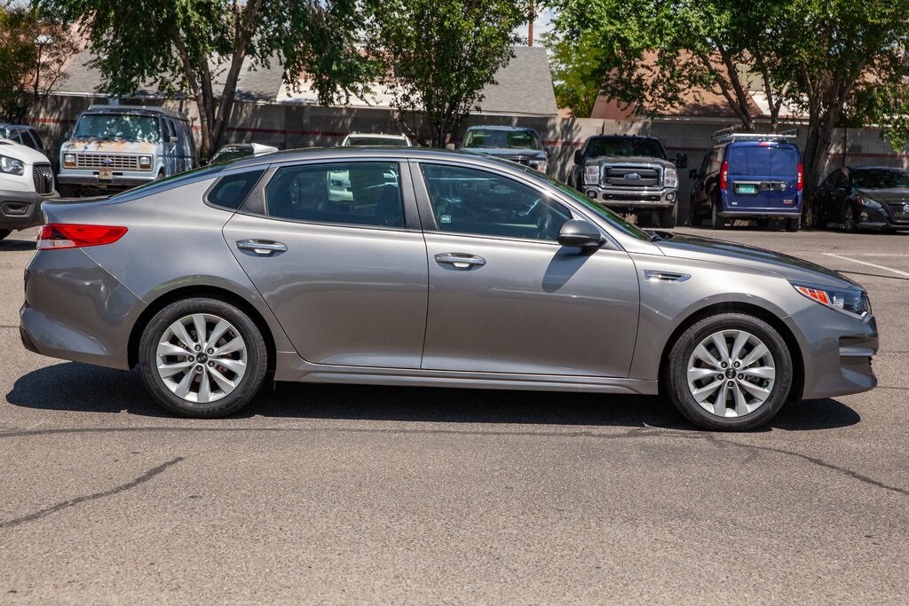 2018 Kia Optima LX photo 3
