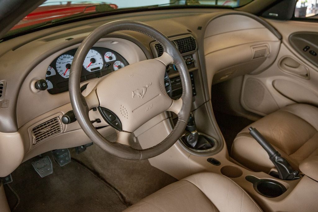 2001 Ford Mustang GT - Photo 8