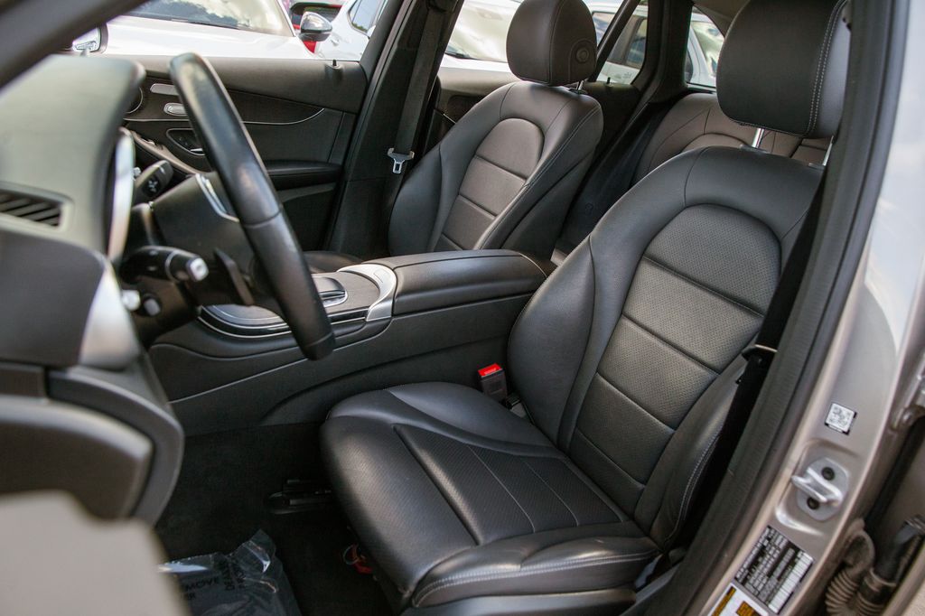 2022 Mercedes-Benz GLC GLC300 - Photo 13